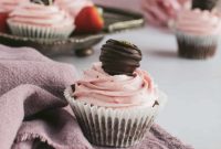 Luscious Strawberry Chocolate Cupcakes