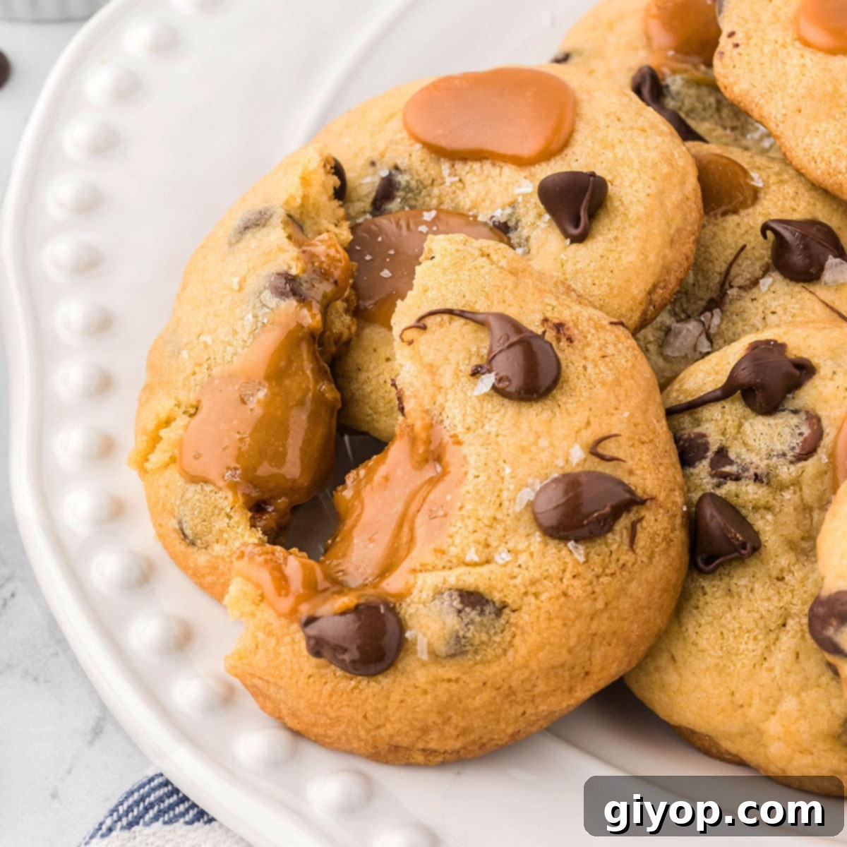 Decadent Caramel Chocolate Chip Cookies 1 featured 41651