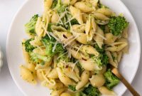 Garlic Lemon Broccoli Pasta