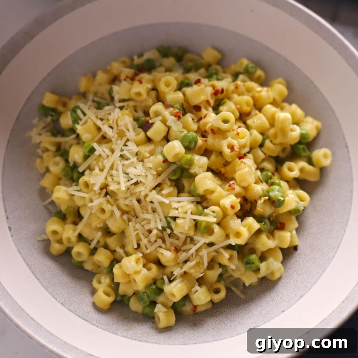 Creamy Pasta with Peas 1 featured 52708
