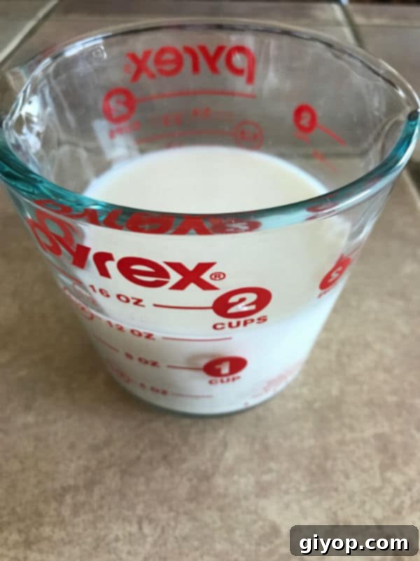 A glass jar with rmilk