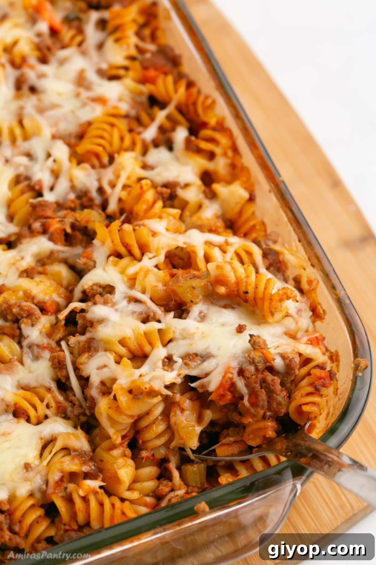 A delicious and hearty Baked Pasta Bolognese, featuring rich meat sauce, perfectly cooked pasta, and layers of melted mozzarella and parmesan cheese. Ideal for a cozy family dinner or entertaining guests, this make-ahead meal offers incredible comfort and flavor.