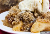 Warm Spiced Apple Crisp with Crunchy Oat Crumble