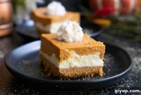 Autumn Spice Pumpkin Cheesecake Bars