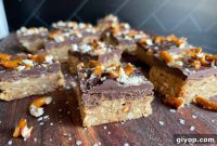 PB Pretzel Crunch Bars