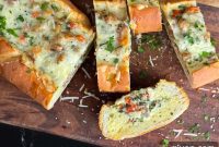 Fırında Sosisli Yumurtalı Tekne Baget